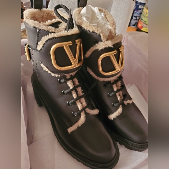 NIB $1990 sz 37 Valentino combat boots with real fur - Picture 2 of 8